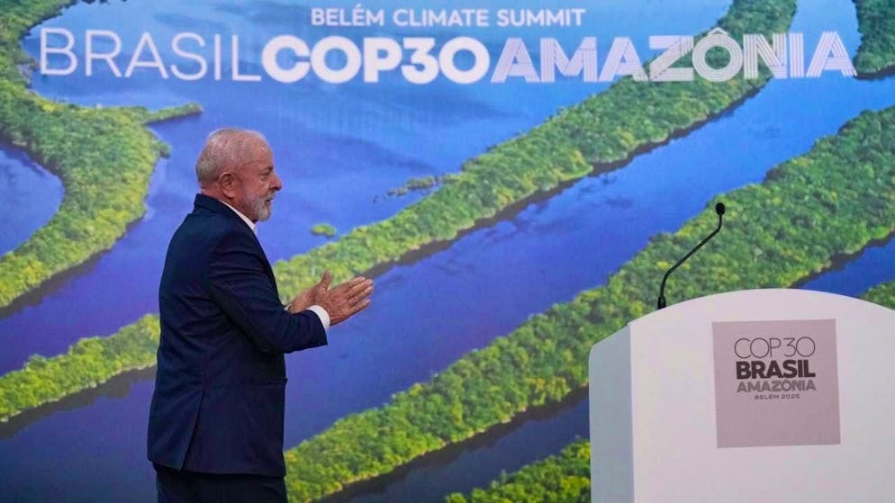 Brazilian President Luiz Inacio Lula da Silva arrives for a press conference during the UN Climate Summit COP30. Photo: Andre Penner/AP/dpa
