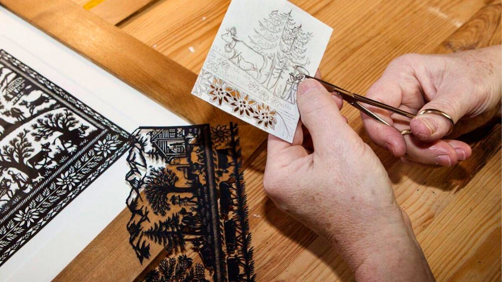 Une grande exposition sera à découvrir dès le 30 novembre à Château-d'Oex à l'occasion des 40 ans de l'Association suisse du papier découpé (archives).