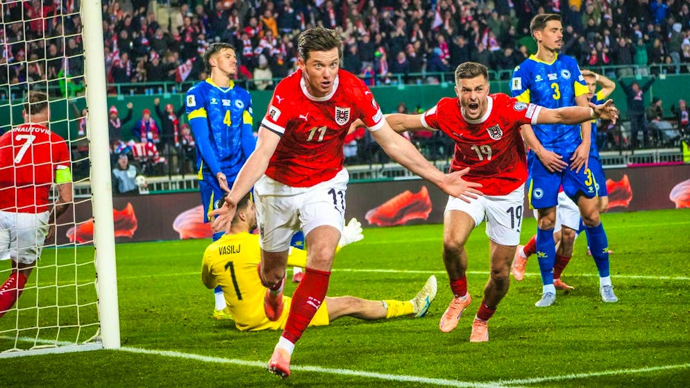 Michael Gregoritsch celebrates after the 1:1 in the Ernst Happel Stadium - a little later still belly-free.