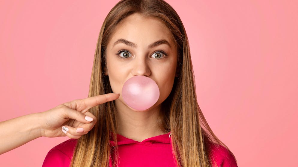 Ernährungsmythen im Check. Was passiert mit Kaugummi im Magen? Wird Milch bei Gewitter schlecht?