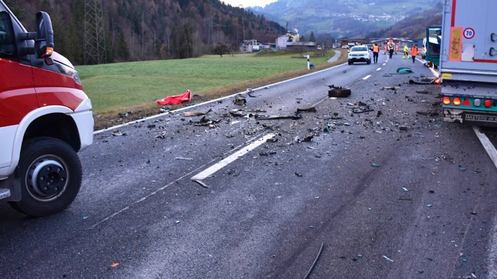 Tödlicher Unfall in Schiers GR. Auto kollidiert mit Lastwagen – Ehepaar stirbt