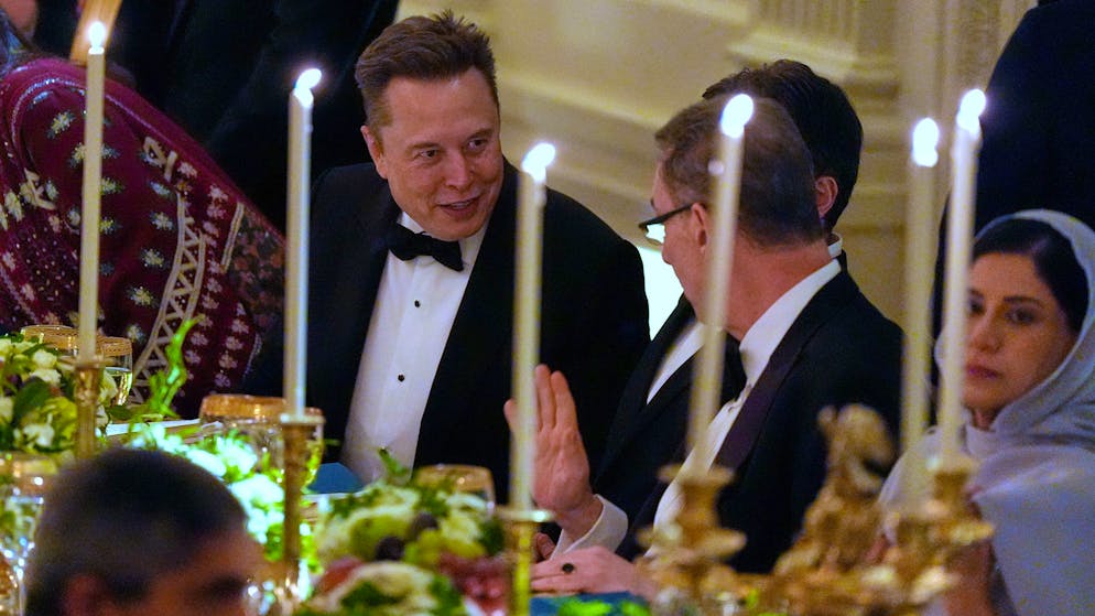Elon Musk (l.) bei einem Dinner mit US-Präsident Donald Trump und den Kronprinzen von Saudi-Arabien, Mohammed bin Salman, am Dienstag im Weissen Haus. 
