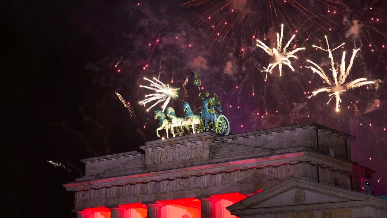 Deutschland. Silvesterfeier abgesagt: Dennoch Feuerwerk am Brandenburger Tor