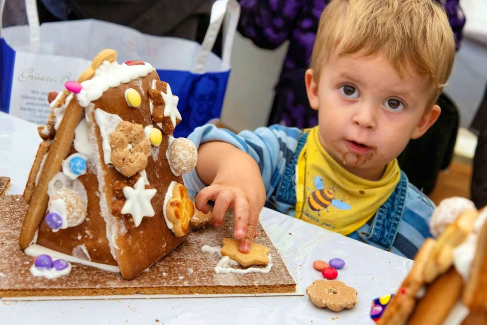 Nutrition myths in check. Many parents talk about sugar shock when children seem overexcited after sweets. Although sugar provides energy, there is no scientific link between sugar and hyperactivity. Often the two simply coincide: exciting parties - and sweet snacks.