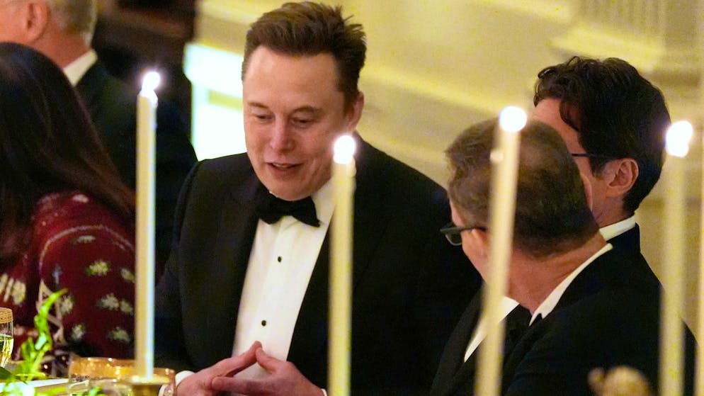 Elon Musk ha partecipato alla sontuosa cena ospitata da Donald Trump alla Casa Bianca martedì in onore di Mohammed bin Salmane.