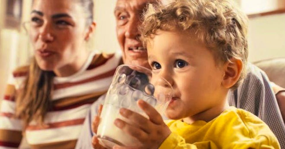 Nutrition myths in check. In any case, advertising plays an important role in the creation of myths. Slogans such as "Milk makes tired girls perk up" have become deeply engrained in the minds of many consumers. As the dairy industry repeatedly advertises how important milk is for children's development, some actually believe that even sweet products such as "milk slices" are healthy.