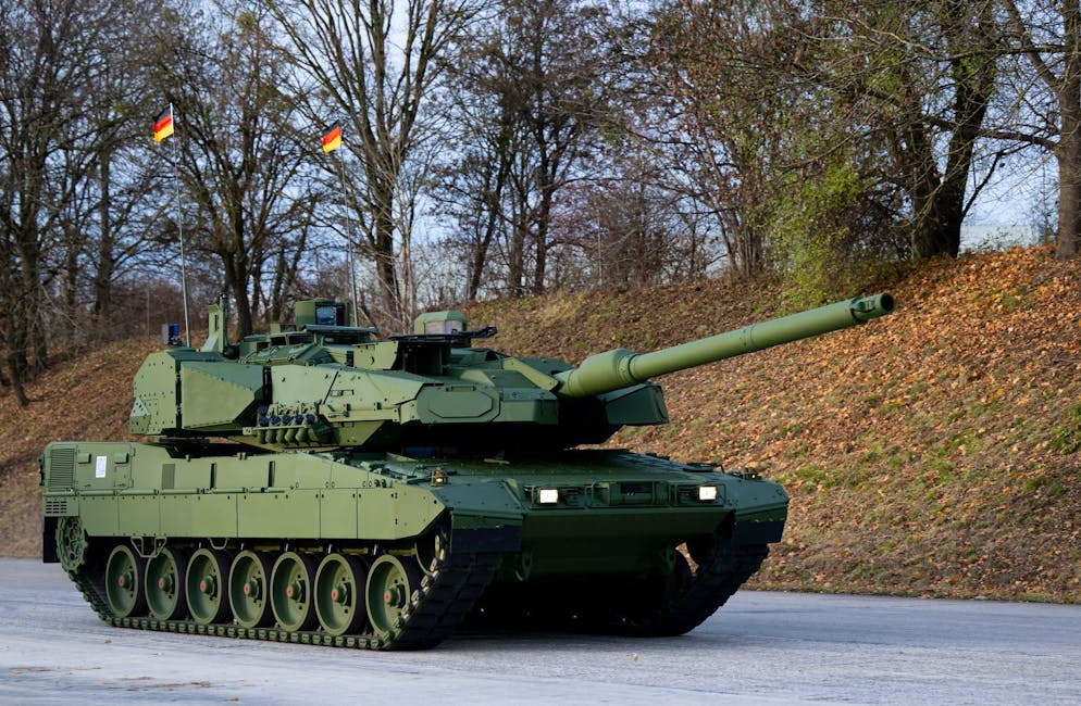 Knapp 200 neue Leopard-Panzer für die Bundeswehr - Gallery. Der Leopard 2 A8 ist nach Militärangaben der erste Neubau eines Kampfpanzers für die Bundeswehr seit 1992.