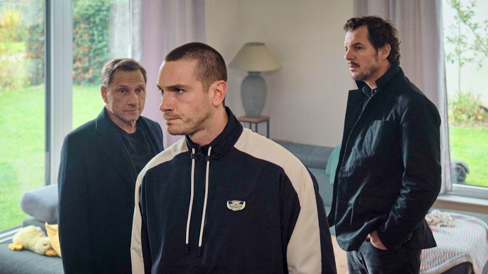 «Tatort» im Check: Überlebe wenigstens bis morgen. Niclas Slowinski (Louis Nitsche, zweiter von links) ist der Mann von Nellys bester Freundin. Thorsten Lannert (Richy Müller, links) und Sebastian Bootz (Felix Klare) nehmen ihn unter die Lupe.