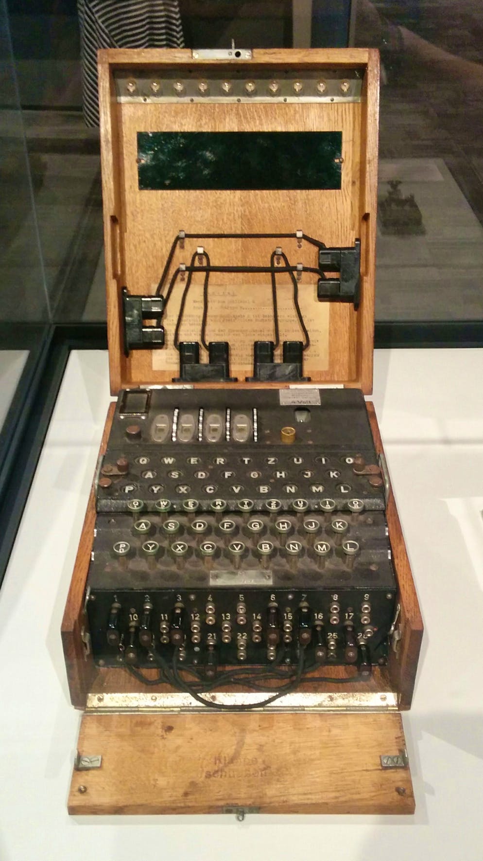 Enigma M4: Rare Nazi encryption machine auctioned for record sum | blue News