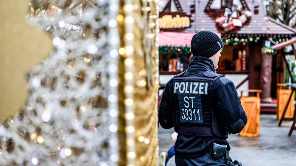 Un an après l'attentat qui a touché le site, le marché de Noël de Magdebourg en Allemagne a rouvert ses portes sous haute surveillance.