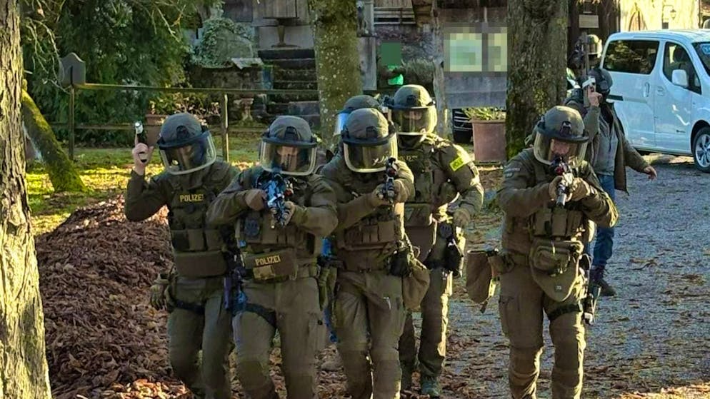 The police forces of the cantons of Thurgau, Ticino and Zug have practiced special operations in a major joint exercise.