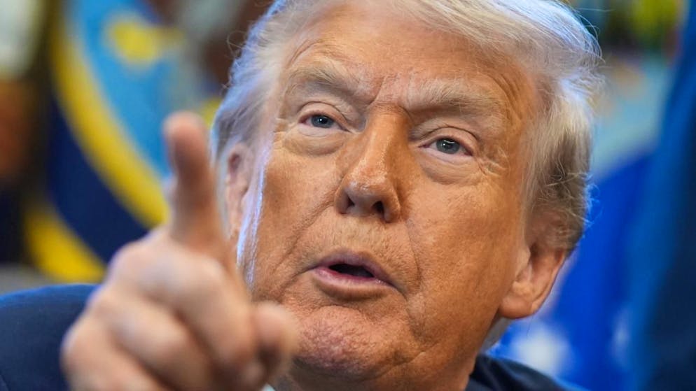 US-Präsident Donald Trump beantwortet Fragen von Reportern im Weißen Haus. Foto: Evan Vucci/AP/dpa