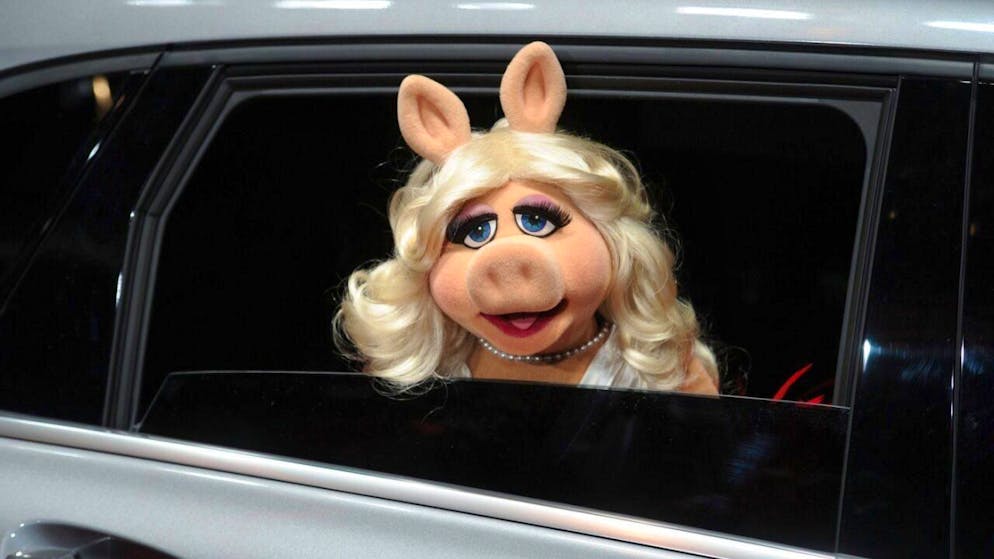 Des chaussures de Peggy la cochonne seront notamment mises aux enchères lors d'une vente d'accessoires ayant appartenu à la collection du créateur du Muppet show.