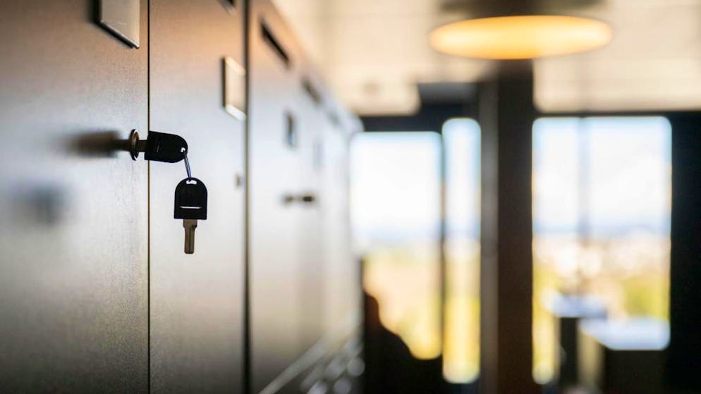 Mehr als 41 Prozent der befragten Personen fühlten sich nach der Arbeit häufig emotional erschöpft. (Symbolbild)