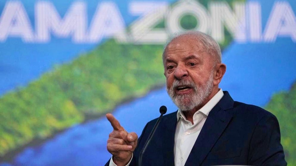 Brazilian President Luiz Inacio Lula da Silva speaks during a press conference at the UN Climate Summit COP30. Photo: Andre Penner/AP/dpa