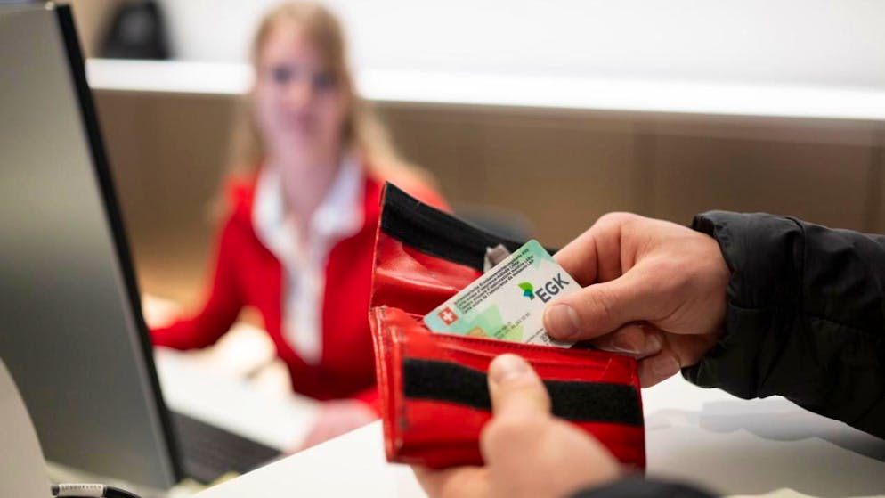 Svizzera. L'Unione sindacale: «I premi di cassa malati non sono più sostenibili per i lavoratori»