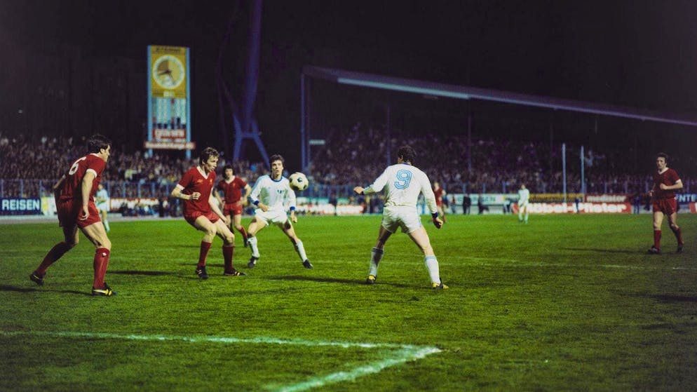 The Letzigrund through the ages. Spectator record: Officially, 30,500 spectators watched the semi-final clash in the European Champions Cup between FCZ and Liverpool FC at the Letzigrund on April 6, 1977. Despite taking a 1:0 lead, FCZ were ultimately beaten 1:3. The Zurich team lost the return match in England 0:3.