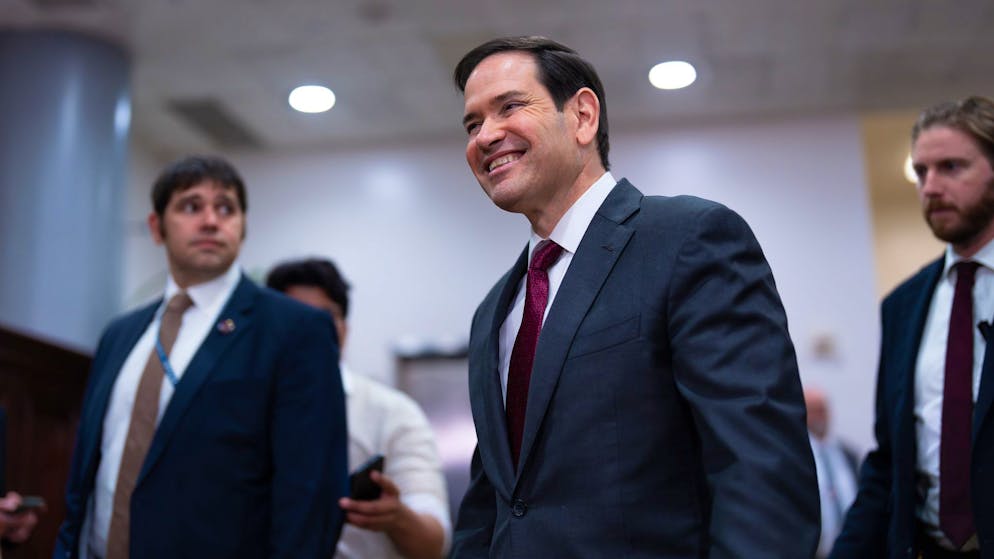 US-Friedensplan sieht heikle Zugeständnisse der Ukraine vor - Gallery. US-Aussenminister Rubio (M.) ist einer der Autoren des Friedensplans. (Archivbild)