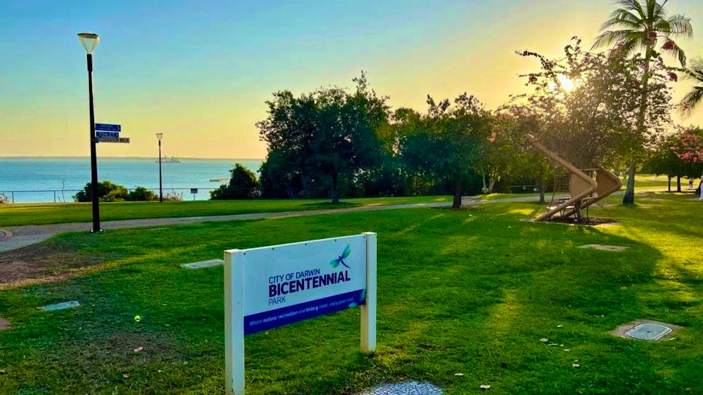 The sun sets over Bicentennial Park in Darwin on 02.08.2024. Cyclone "Fina" is heading for the city in the Northern Territory. Photo: Carola Frentzen/dpa