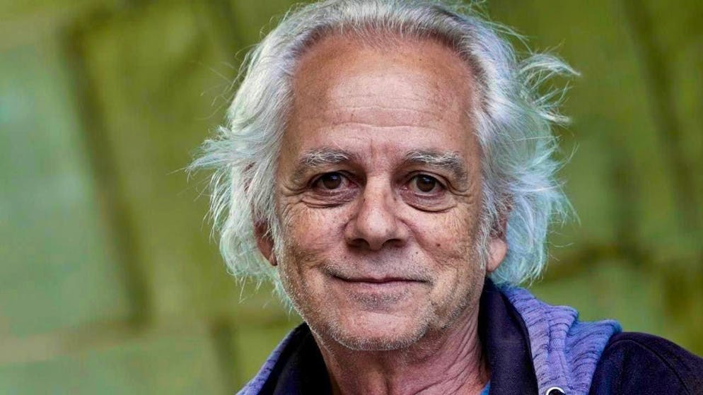 Felix Tissi has made a name for himself with eleven films. But then the filmmaker switched from screenwriting to literature. Now his second volume of light-footed short stories is being published.