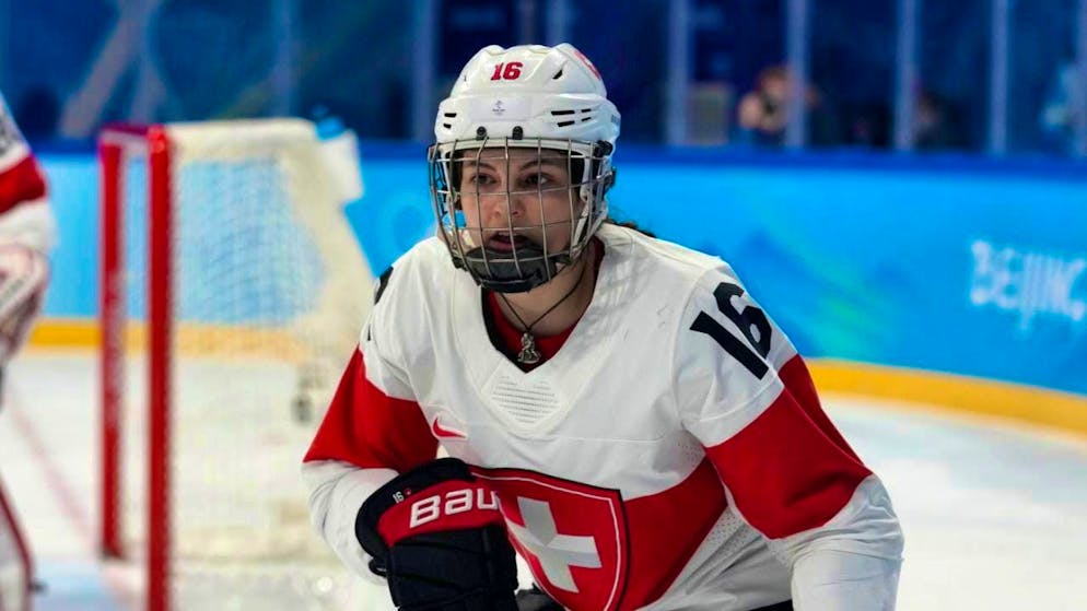 Swiss national defenseman Nicole Vallario tries her luck in North America