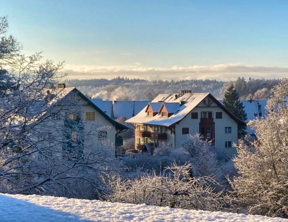 Die schönsten Schneebilder der blue News Leserreporter. In Fehraltorf ZH gibts den Schnee sogar mit Sonne. 