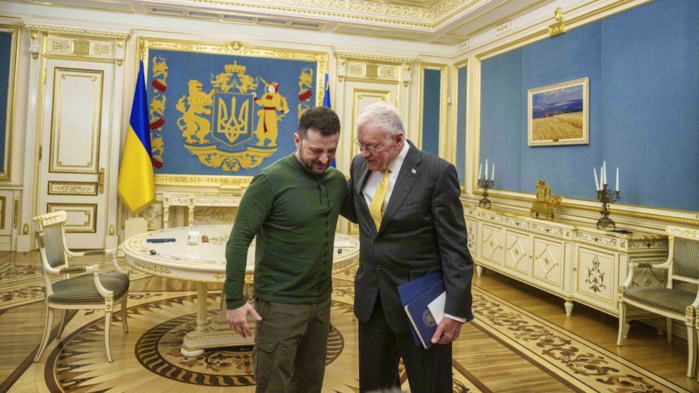 Gilt als Fürsprecher Kiews: Trumps Ukraine-Sondergesandter Keith Kellogg (r.) mit dem ukrainischen Präsidenten Wolodymyr Zelenskyy bei einem Treffen in Kiew am 20. Februar 2025.