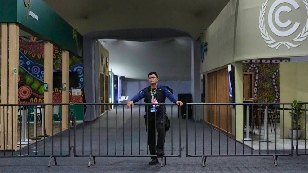 A member of the security staff stands guard near the pavilion of the UN Climate Summit COP30. Photo: Joshua A. Bickel/AP/dpa