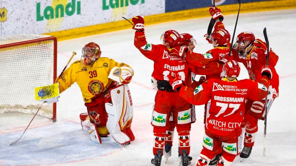 The Lakers are still in the doldrums - Gallery. Fabio Hofer decides a spectacular game against the SCL Tigers thanks to his second goal for Biel