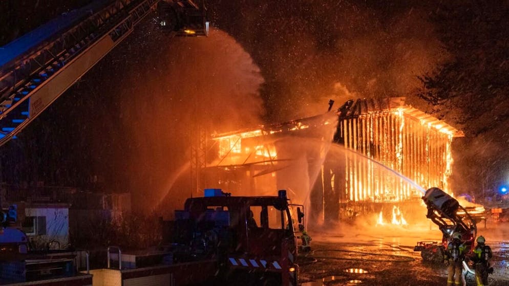 Il capannone è andato completamente distrutto