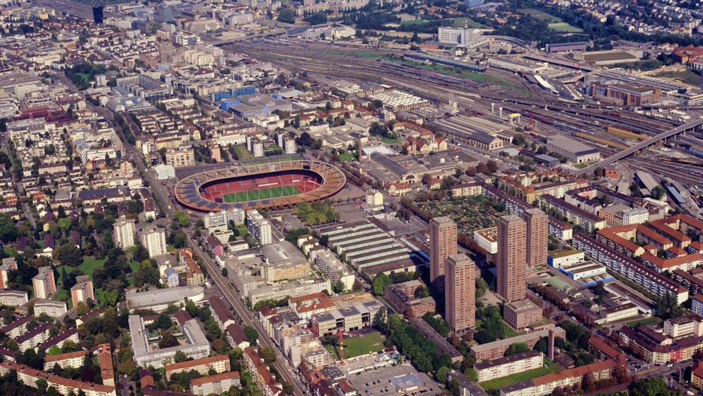 Der Letzigrund im Wandel der Zeit. Der Letzigrund nach seinem Umbau für die Europameisterschaft 2008.