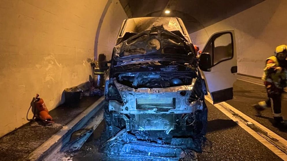 Il furgone ha preso fuoco nel tunnel Bargias, sull'autostrada A13, vicino a Zillis GR.