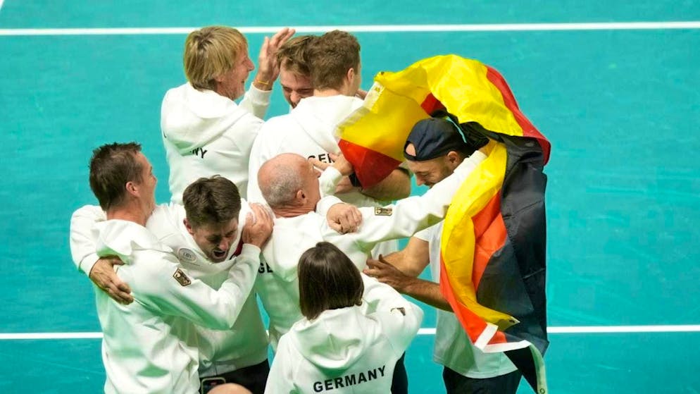 The German Davis Cup team celebrates reaching the semi-finals after a thriller against Argentina.