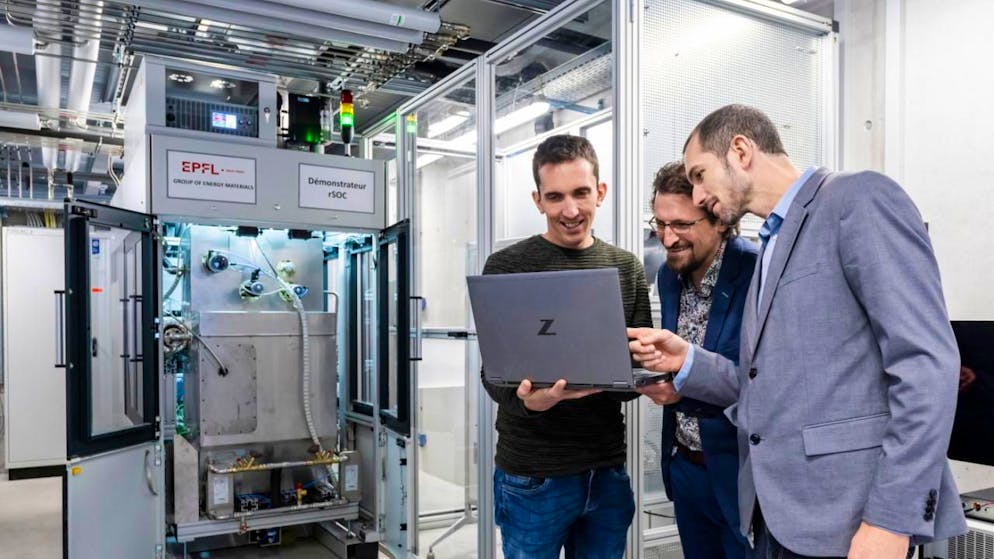 Cinq chercheurs travaillent au sein du démonstrateur, qui abrite des technologies visant à "assurer la transition énergétique".