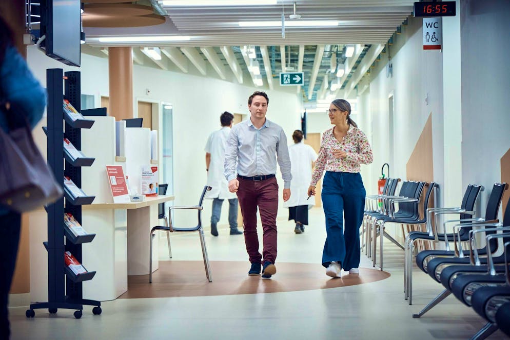 Unisanté in Lausanne setzt auf das Label «Friendly Work Space». «Was zählt, ist, voranzukommen», sagt Antoine Piton auf dem gemeinsamen Rundgang mit Aurélie Morel durch den Standortz Biopôle.