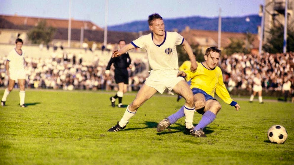 The Letzigrund through the ages. FCZ legend Fritz Künzli (left) at FC Zurich's home match against La Chaux-de-Fonds on October 2, 1966.