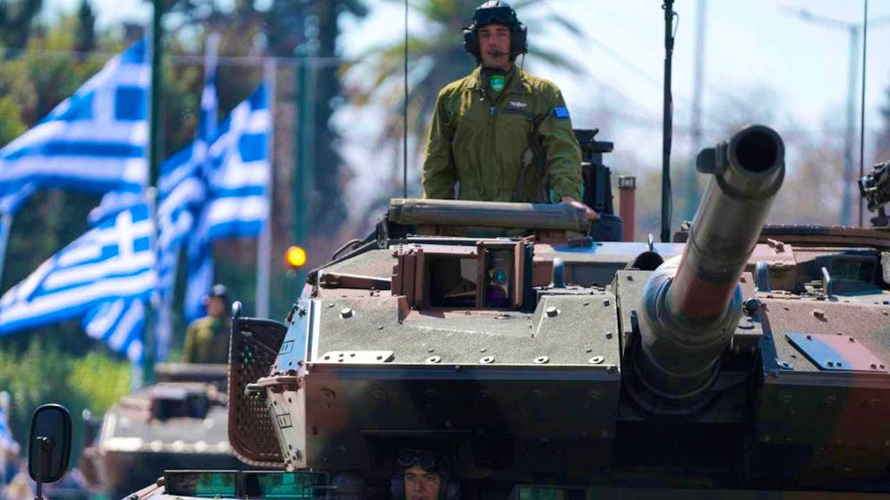 ARCHIVE - Tanks of the Greek army take part in a military parade (archive photo). Photo: Thanassis Stavrakis/AP/dpa