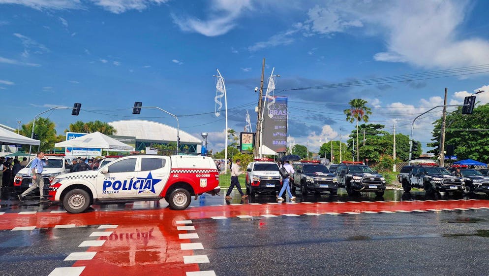 Klimagipfel ohne Beschluss zu Exitplan für Kohle, Öl und Gas - Gallery. Wenige Tage vor Konferenzende trieb ein Feuer die Konferenzteilnehmer auf die Strasse. (Archivbild)