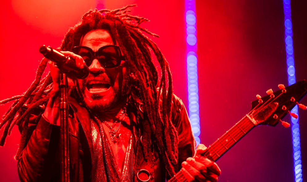Zwischendurch trug er die Haare auch kurz, doch momentan gehören Dreadlocks fest zum Look von US-Rocker Lenny Kravitz dazu. 