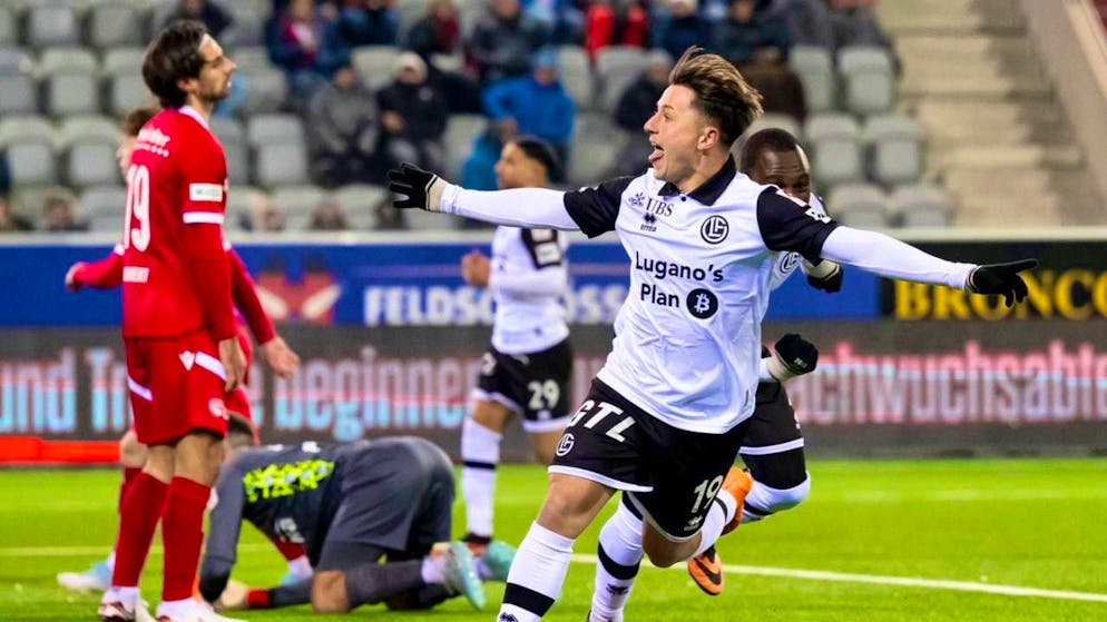 Claudio Cassano celebrates the winning goal against Thun