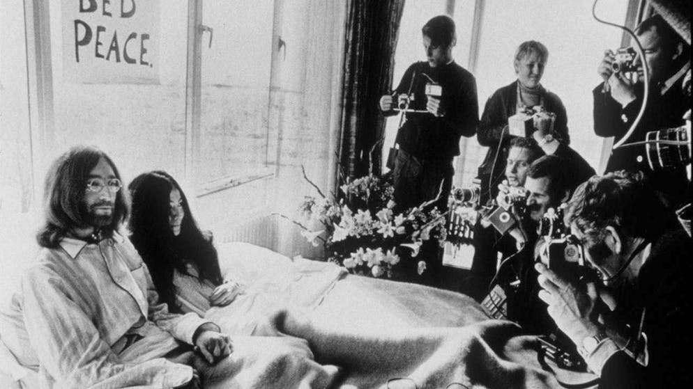 The famous Amsterdam Hilton Hotel is closing for an extended period for extensive renovation. The legendary "bed-in" of Beatle John Lennon and his wife Yoko Ono took place here in 1969. (archive picture)