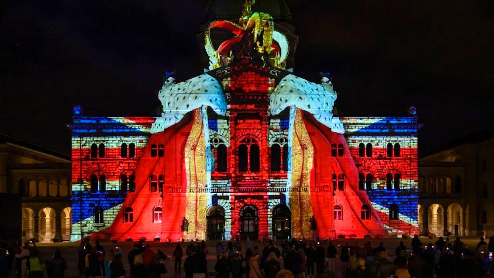 465'000 Menschen verfolgten Lichtshow an Fassade des Bundeshauses - Gallery. Königspalast statt Bundeshaus: am diesjährigen Rendez-vous Bundesplatz wurde das Publikum auf eine Reise um die Welt mitgenommen.