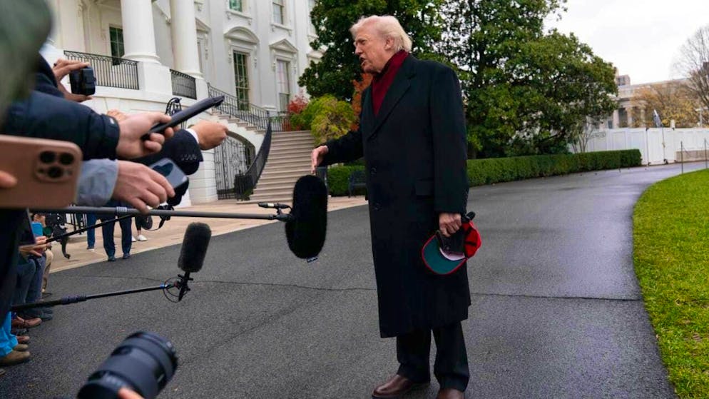 US President Donald Trump speaks with journalists as he leaves the White House on his way to Joint Base Andrews. Photo: Jose Luis Magana/AP/dpa