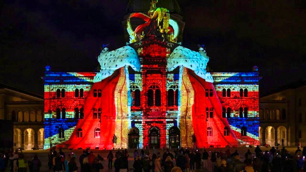 465,000 people watched the light show on the façade of the Federal Palace - Gallery. A royal palace instead of the Federal Palace: at this year's Rendez-vous Bundesplatz, the audience was taken on a journey around the world.