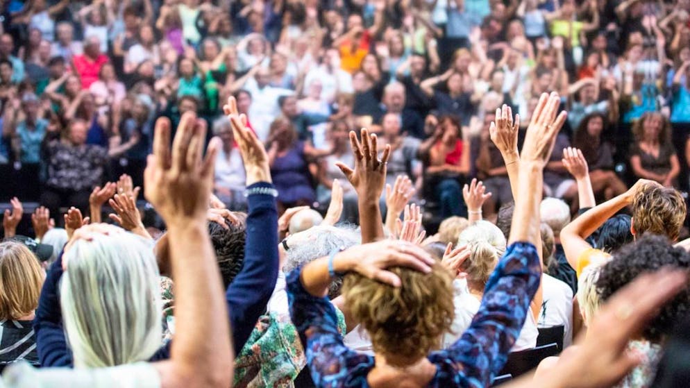 "Spiegelneuronen" im Spiegel-Theatersaal.