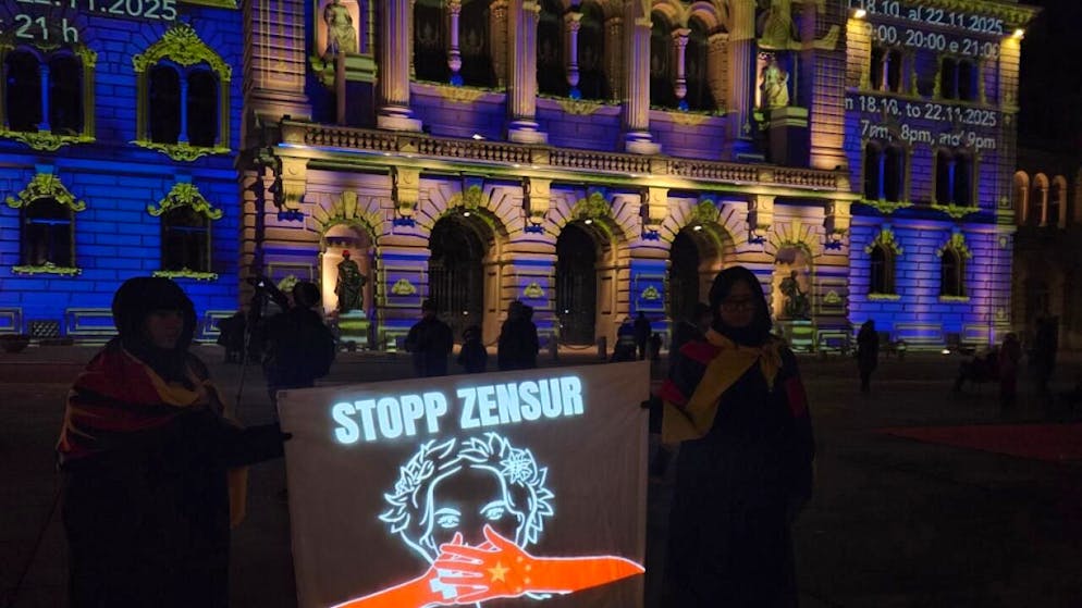 465'000 visiteurs au spectacle de lumière sur le Palais fédéral - Gallery. Avec leur propre spectacle lumineux, des activistes suisses et tibétains ont attiré l'attention sur la suppression d'images du Tibet.