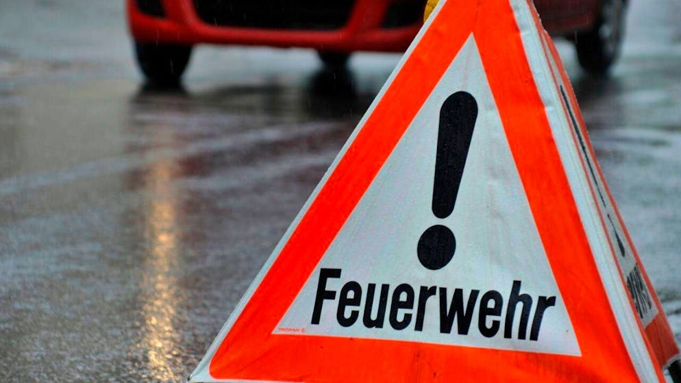 Die Löscharbeiten am brennenden Wohnhaus in Bodio TI waren am Samstagmorgen noch in Gange. (Symbolbild)