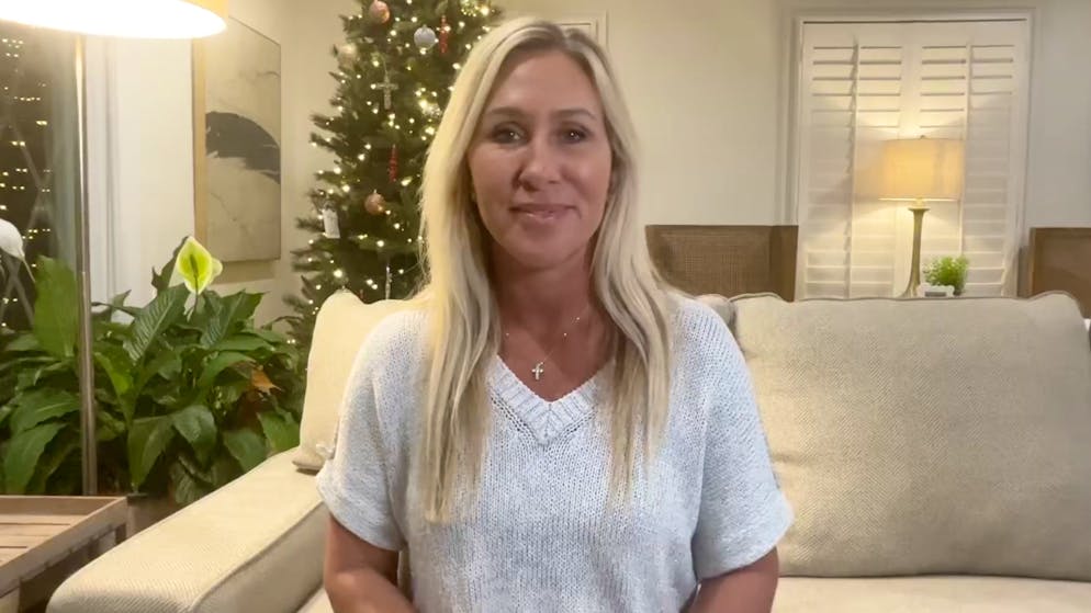 In einem Video auf X kündigte sie ihren Rücktritt an.