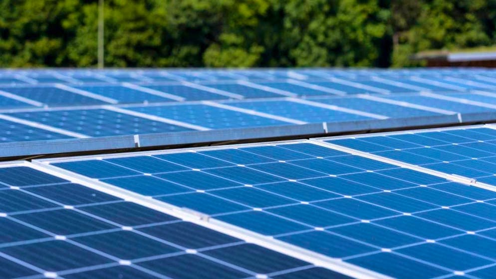 Investments in energy infrastructure projects such as solar plants are popular with Swiss pension funds. (archive image)