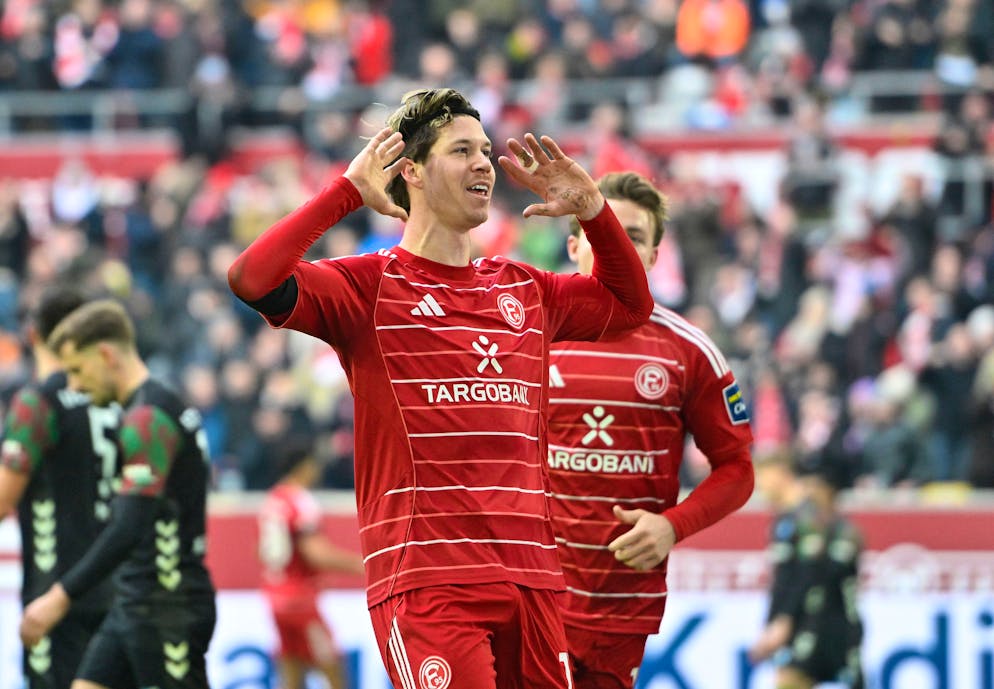 Itten frappe deux fois et délivre Düsseldorf.